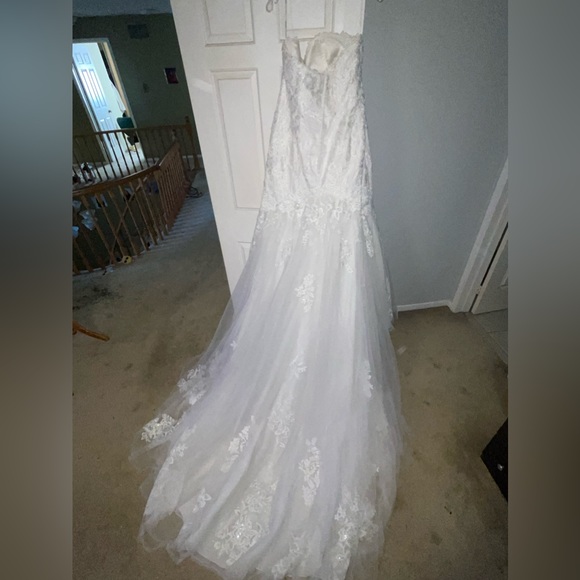 Essence of Australia Wedding Dress - Picture 10 of 12